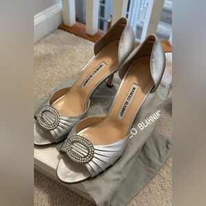 Manolo blahnik silver pump